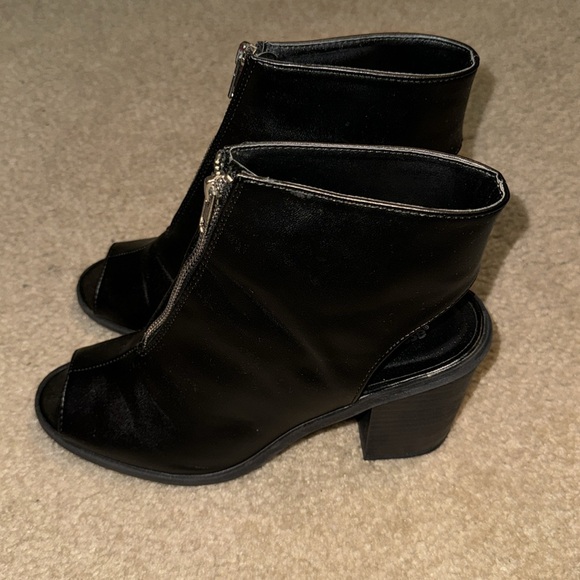 Charlotte Russe Varsity Booties Size 9 Color Black Silver - Picture 8 of 14